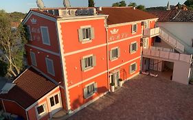 B&B L.D